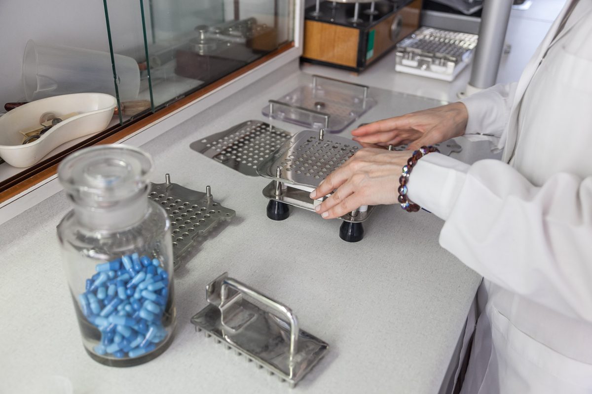 Preparazioni galeniche nel laboratorio della Farmacia Gallitto